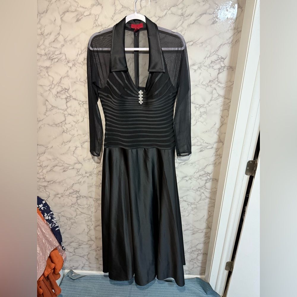 NEW JS Collections Black Fit & Flare Long Sleeve Gown Size 12